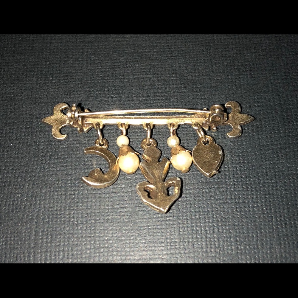 Vintage Bar Pin Brooch with Dangling Charms - Picture 3 of 4